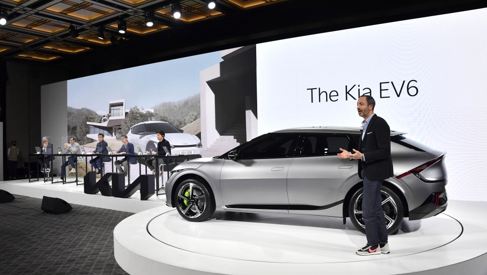 기아가 전용 전기차 EV 시리즈 첫 모델 ‘The Kia EV6’를 공개했다. (기아 제공)/그린포스트코리아