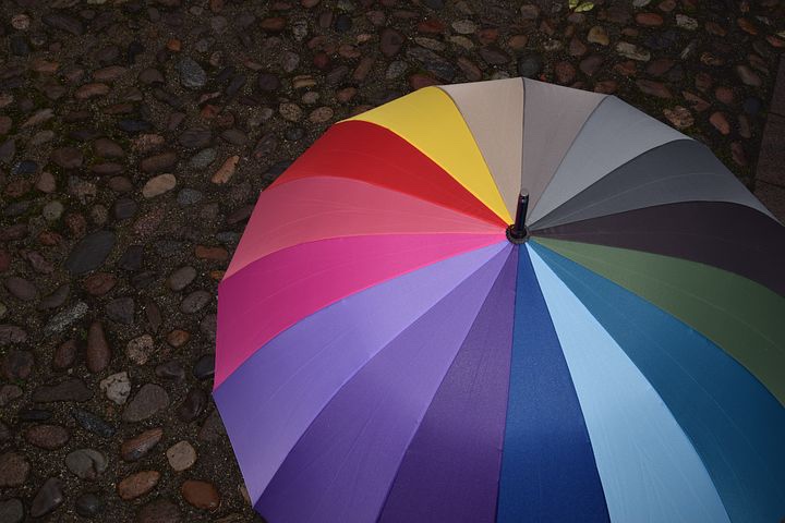 우산이나 양산은 철, 비닐, 플라스틱 등으로 재활용이 가능하다. 분리배출은 까다로운 편이지만 잘 분리해 배출하면 대부분 재활용이 가능하다. (픽사베이 제공)/그린포스트코리아