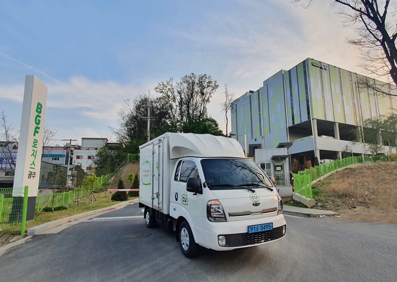 CU는 기후변화 대응을 위해 전기 배송 차량을 운영, 녹색물류를 실천하고 있다. (BGF리테일 제공)/그린포스트코리아