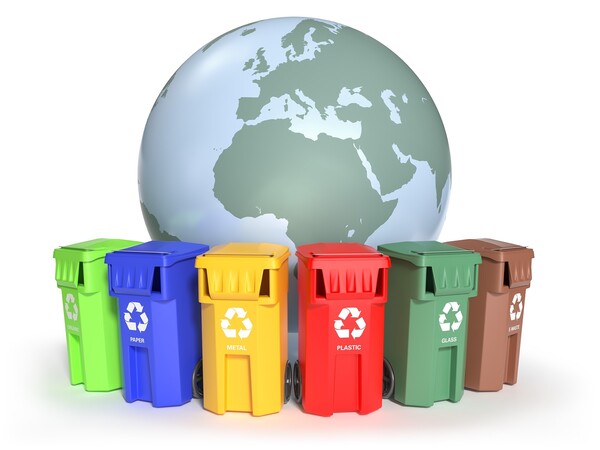 보고서에 따르면 연간 발생하는 플라스틱 폐기물은 3.6억 톤으로 추정된다. 이 중 재활용에 활용되는 것은 약 13%다. 나머지는 단순 소각(27%)되거나 매립(40%)된다. 보고서는 이를 두고 “환경 측면에서 볼 때 최악의 처리 방법”이라고 지적했다. (픽사베이 제공)/그린포스트코리아