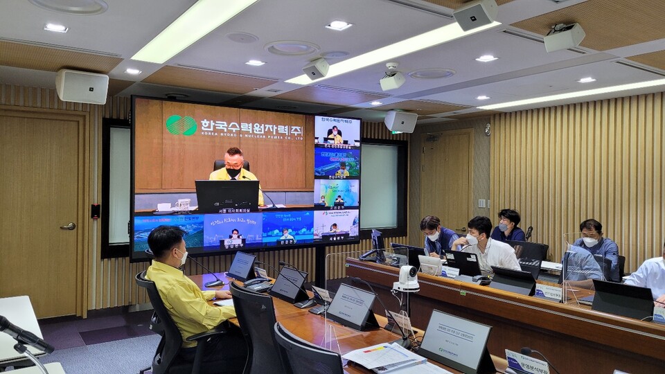 한국수력원자력은 초강력 태풍 ‘힌남노’가 한국에 상륙할 것으로 예상됨에 따라 지난 2일 태풍 대비 상황 점검 회의를 진행했다고 밝혔다.(한수원 제공)/그린포스트코리아