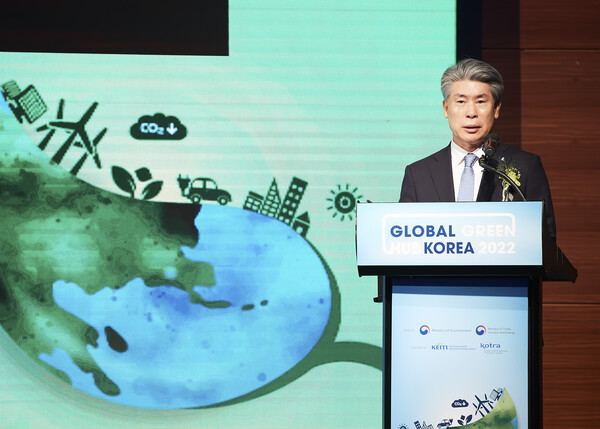 IBK기업은행은 윤종원 행장이 환경부와 산업통상자원부가 주최하는 ’Global Green Hub Korea 2022’에 참석해 기조연설을 했다고 20일 밝혔다.(IBK기업은행 제공)/그린포스트코리아