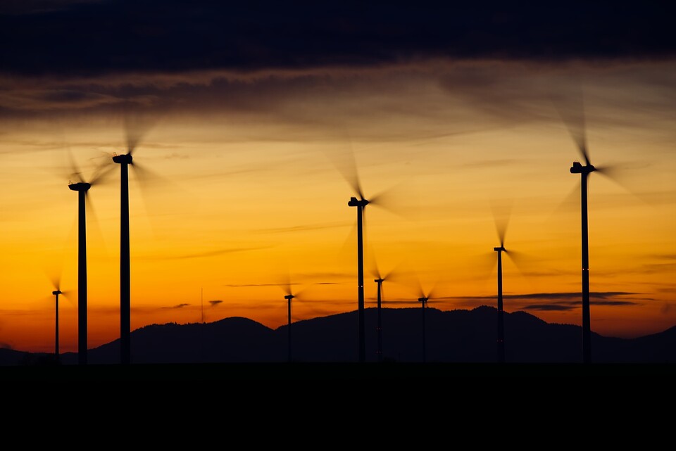 제주도는 풍력과 태양광을 중심으로 한 재생에너지 발전량 비중이 국내 광역지자체 중에서 가장 높다. 한국전력통계를 보면, 2021년 기준 제주도의 전력 소비량 대비 태양광·풍력 발전량 비중은 19.6%에 도달했다.(픽사베이 제공)/그린포스트코리아