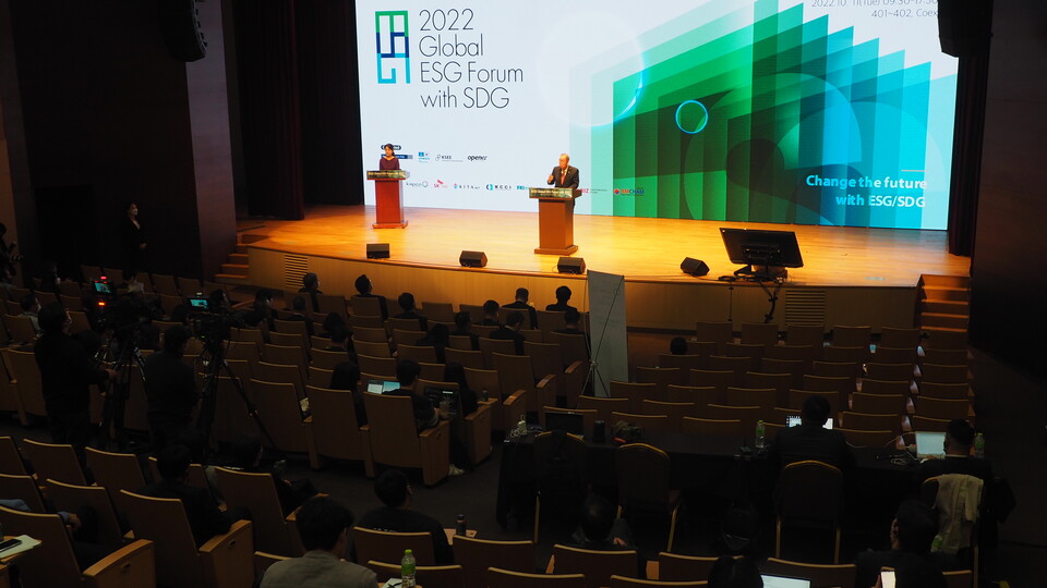 다양한 기업과 전문가들에게서 지속가능성과 ESG에 대한 발표가 진행된 '2022 글로벌 ESG 포럼 With SDG'.(사진 임호동 기자)/그린포스트코리아