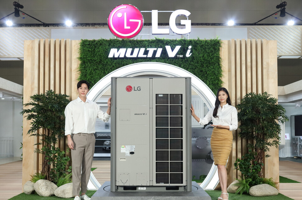 한국국제냉난방공조전인 하프코 2022에 참여한 LG전자. 사진은 고성능 AI엔진을 통해 상황에 맞는 온도 제어 및 에너지 관리 서비스를 선보이는 LG전자의 멀티브이 아이(LG전자 제공)/그린포스트코리아