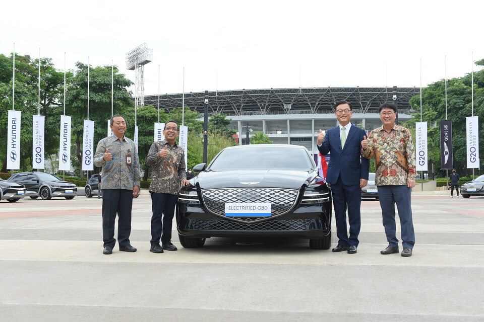 25일 인도네시아 자카르타 ‘겔로라 붕 카르노 스포츠 컴플렉스(Gelora Bung Karno Sports Complex)’에서 ‘G20 발리 정상회의(2022 G20 Bali summit)’ 공식 차량 전달식을 개최한 현대자동차그룹(현대자동차그룹 제공)/그린포스트코리아