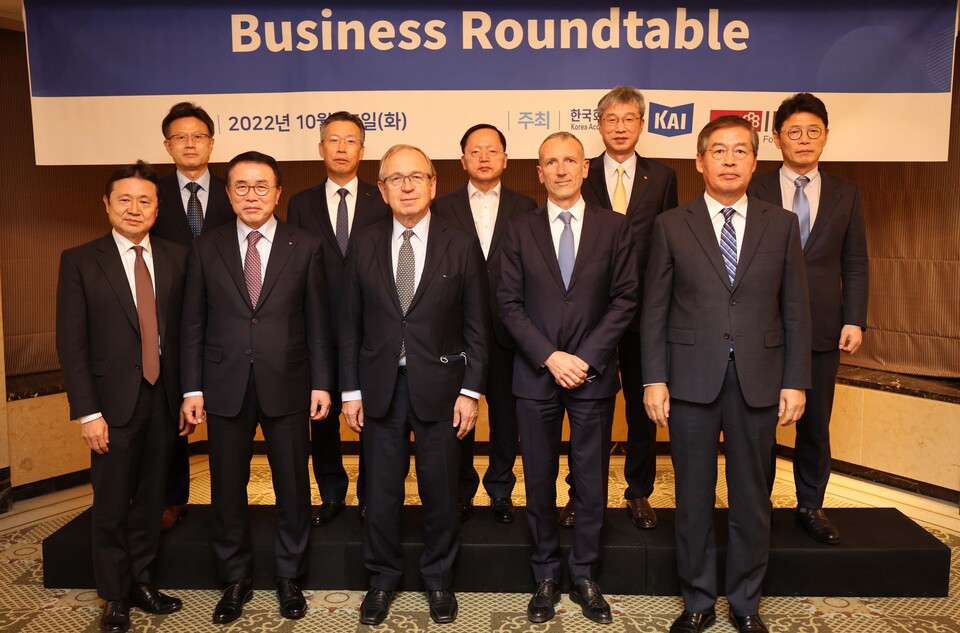 지난 25일 국내6개 기업 CEO와 IFRS이사회 의장 및 ISSB 위원장 간의 '글로벌 ESG 공시 관련 기업좌담회'를 개최한 한국회계기준원(한국회계기준원 제공)/그린포스트코리아