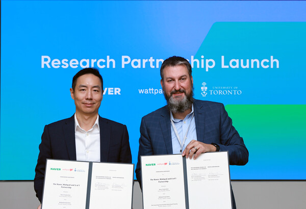 김남선 네이버 CFO(왼쪽)와