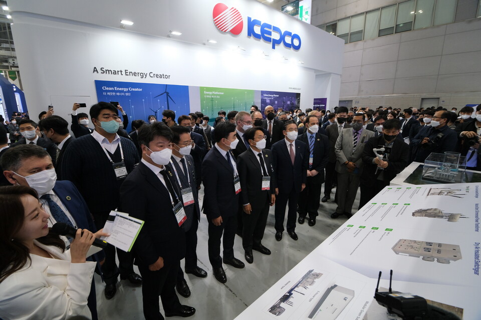 한국전력은 지난 2일 광주 김대중컨벤션센터에서 개최한 ‘빛가람 국제전력기술 엑스포 2022’가 1만8천여명이 참여한 가운데 지난 4일 성황리에 폐막했다고 9일 밝혔다.(한국전력 제공)/그린포스트코리아