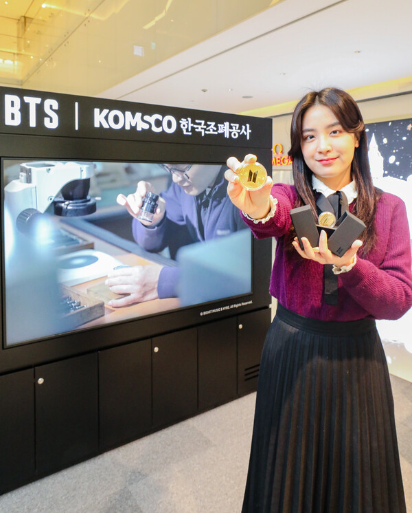 현대백화점은 무역센터점에서 한국조폐공사 방탄소년단 데뷔 10주년 기념 메달을 전시한다.(사진=현대백화점)/그린포스트코리아
