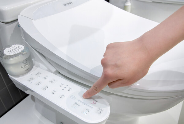 코웨이가 비데 점자 안내 서비스를 시행한다.(사진=코웨이)/그린포스트코리아