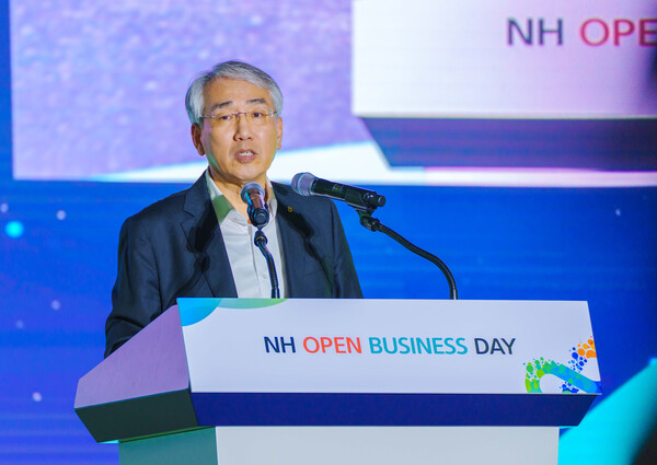 NH농협금융지주는 지난 11일 서울 중구 본사에서 NH오픈비즈니스데이 행사를 개최했다. 이석준 농협금융지주 회장이 개회사를 하고 있는 모습.(농협금융지주 제공)/그린포스트코리아