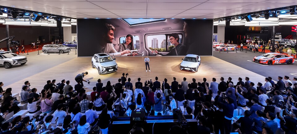 2023 상하이 국제 모터쇼에서 N브랜드 모델인 '더 뉴 엘란트라 N'과 중국 현지 전략형 SUV 무사파를 세계 최초 공개한 현대자동차. 사진은 2023 상하이 모터쇼 프레스 컨퍼런스를 진행되고 있는 현대차관의 전경(사진=현대자동차)/그린포스트코리아