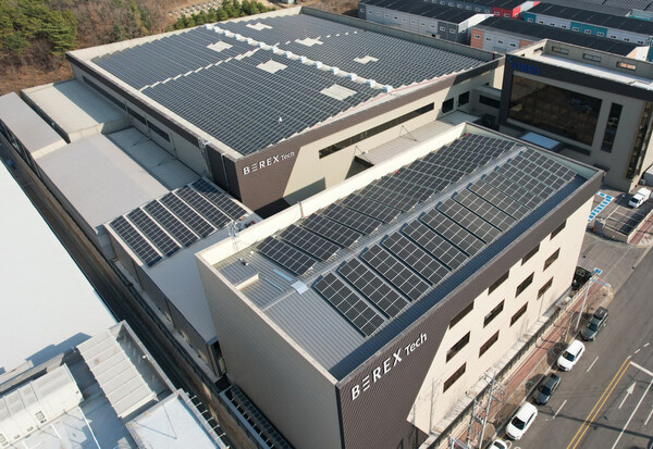 코웨이 자회사 비렉스테크 건물 옥상에 설치된 태양광 발전소.(사진=코웨이)/그린포스트코리아