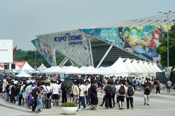 원신 여름축제에 몰린 관람객들(사진=호요버스)/그린포스트코리아