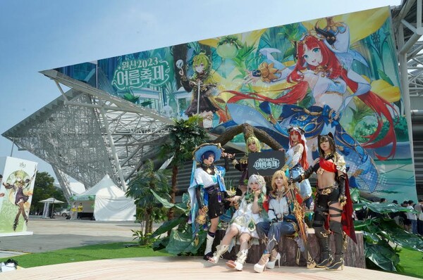 원신 여름축제에 참가한 코스어들(사진=호요버스)/그린포스트코리아