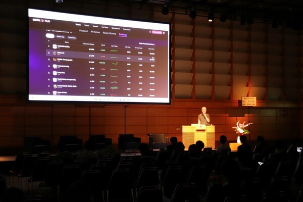 웹엑스에서 강연을 하고 있는 위메이드 장현국 대표(사진=게임기자클럽 WebX 공동취재단)/그린포스트코리아