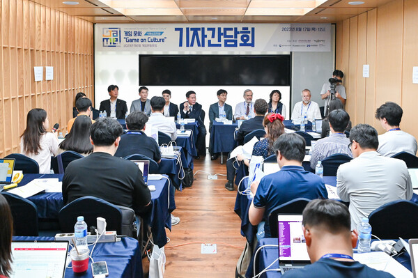 ‘게임 문화 Game on Culture’ 기자간담회에 참석한 해외 석학들(사진=게임문화재단)/그린포스트코리아