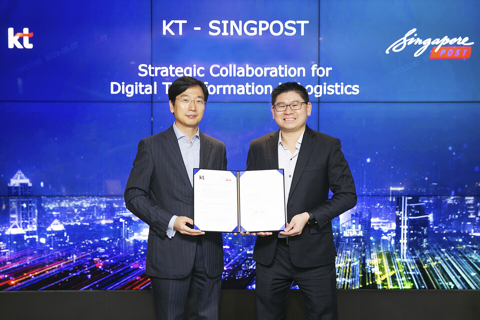 싱가포르의 공공 우편·물류 기업인 '싱포스트'와 AI 기반의 운송 최적화 사업을 추진하고 디지털 물류 신사업모델 공동개발을 위한 업무협약을 체결한 KT. (사진=KT)/그린포스트코리아