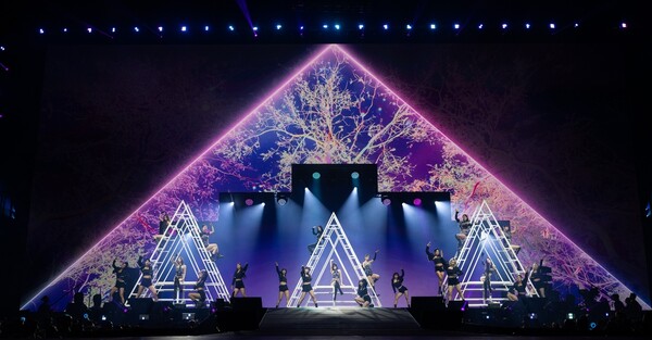 JYP엔터의 주요 아티스트 트와이스의 월드 투어 중 런던 공연. (사진=JYP엔터테인먼트)/그린포스트코리아