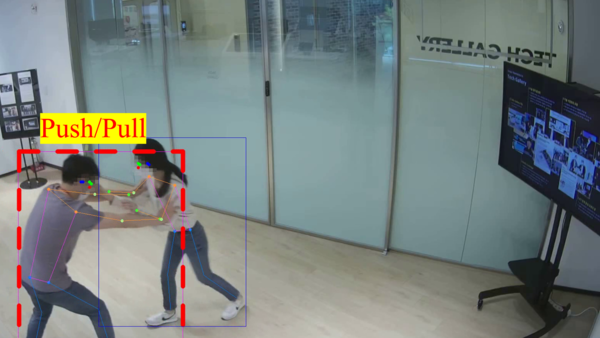 SK텔레콤 인공지능(AI) 기술을 활용하면 발차기·주먹질·밀고당기기·쓰러짐·머리 때리기(자해)·드러눕기·달리기·배회하기·점프 등 총 9가지 도전적 행동을 인지해낼 수 있다. 연구원이 CCTV 앞에서 밀고 당기는 모습과 머리를 때리는 모습을 AI가 인지한 화면. (사진=SK텔레콤)/그린포스트코리아