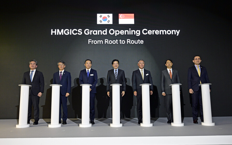 21일 개최된 ‘현대차그룹 싱가포르 글로벌 혁신센터(HMGICS) 준공식'에 참여한 주요 내빈들의 모습. (사진=현대자동차그룹)/그린포스트코리아