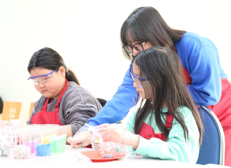 바스프 키즈랩(BASF Kids’ Lab)의 한국 론칭 20주년을 맞아 더욱 다채로운 프로그램의 키즈랩을 추진하는 바스프. (사진=바스프)/그린포스트코리아