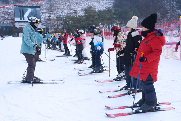 한국투자증권, '2024 트루프렌드 한가족 스키캠프' 개최. (사진=한국투자증권)/그린포스트코리아