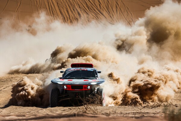 사막 랠리인 '다카르 랠리'에서 저공해 전기 전륜구동차량 '아우디 RS Q e-트론'으로 우승한 아우디. (사진=아우디) /그린포스트코리아
