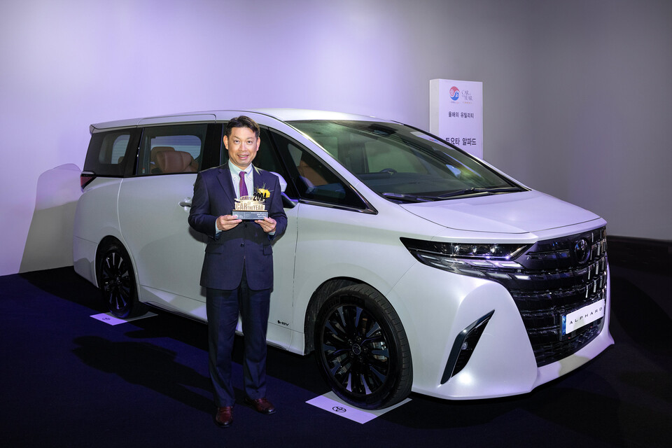 한국자동차기자협회가 선정하는 '2024 올해의 유틸리티 부문'을 수상한 도요타의 알파드. (사진=토요타코리아)/그린포스트코리아