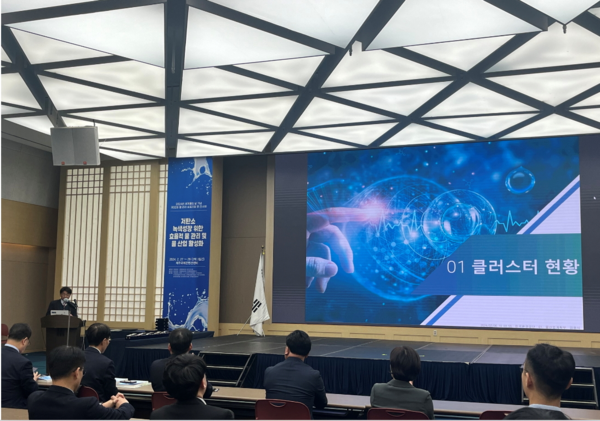 한국환경공단은 27일 제32회 물관리심포지엄에서 국가물산업클러스터의 운영성과와 지속적 물산업성장지원을 위한 계획을 발표했다. (사진=한국환경공단)/그린포스트코리아
