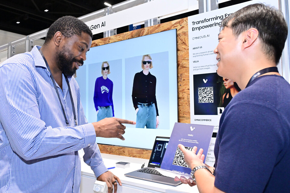 SDC 2024에 2년 연속 참여한 삼성전자 C랩 우수 스타트업. 사진은 'C랩' 부스를 방문한 관람객. (사진=삼성전자)/그린포스트코리아