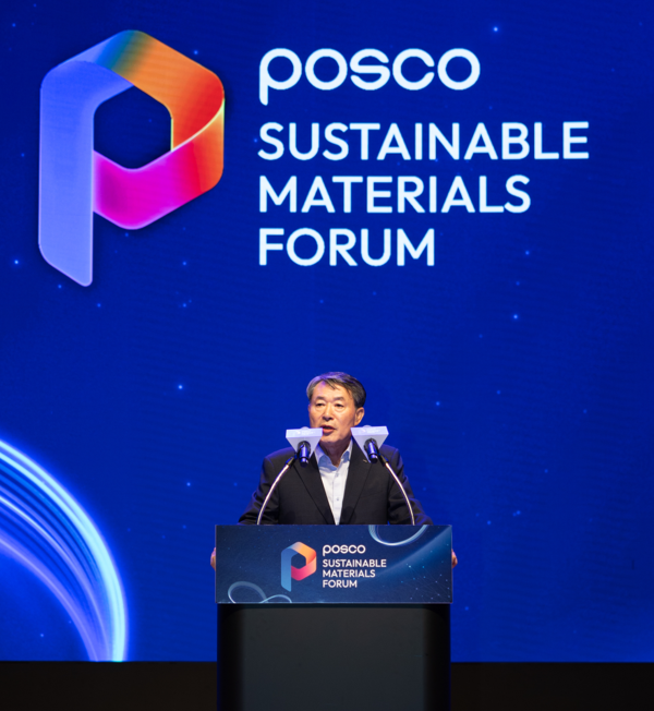 이시우 포스코 대표이사 사장이 8일 서울 코엑스에서 열린 2024 지속가능 소재 포럼 개회식에서 인사말을 하고 있다. (사진=포스코)/그린포스트코리아
