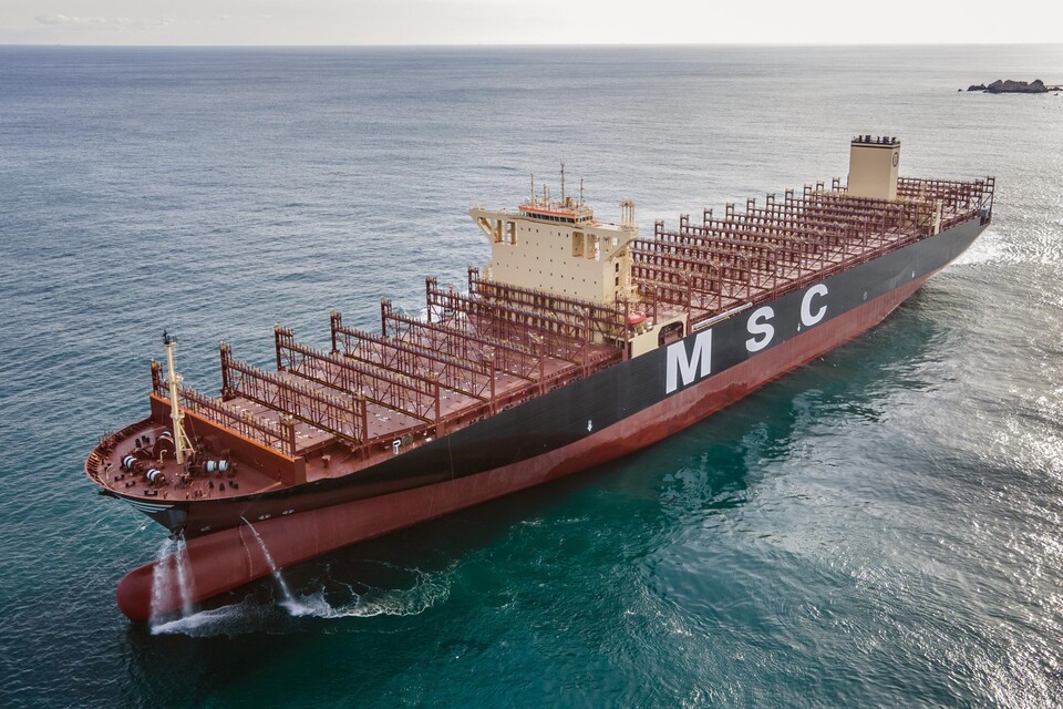 D한국조선해양이 2024년 건조해 인도한 초대형 LNG 이중연료추진 컨테이너 운반선의 시운전 모습. /HD한국조선해양 제공