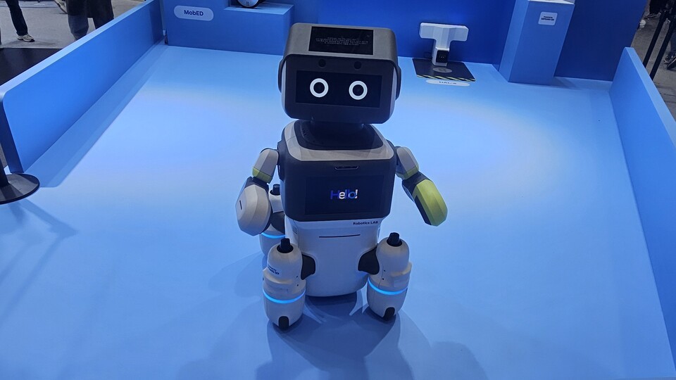 인터배터리 2025의 삼성SDI 부스에 전시된  현대차·기아 로보틱스랩의 로봇 ‘달이(DAL-e)’. 삼성SDI는 현대차·기아와 로봇 전용 배터리 개발에 협력한다는 방침이다. /사진=임호동 기자
