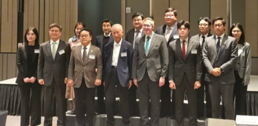 11일 오후 서울 여의도 페어몬트 앰배서더 그랜드볼룸에서 ‘기후금융과 광물의 지속가능성’ 세미나가 개최됐다. 주최측과 발제자들이 기념촬영을 하고 있다./그린포스트코리아