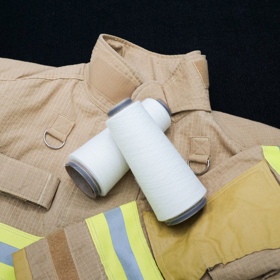 폐방화복을 다양한 제품으로 업사이클링하고, 폐방화복에서 첨단섬유인 아라미드를 재생산하는 119레오. /119레오 제공