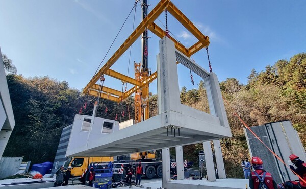 용인 기술연구원 내에 시공된 PC 라멘조 모듈러 목업 시공 모습./현대건설 제공