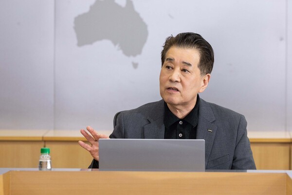 장인화 포스코그룹 회장이 지난 27일 서울 강남구 포스코센터에서 열린 그룹기술전략회의를 주재하고 있다./사진=포스코홀딩스