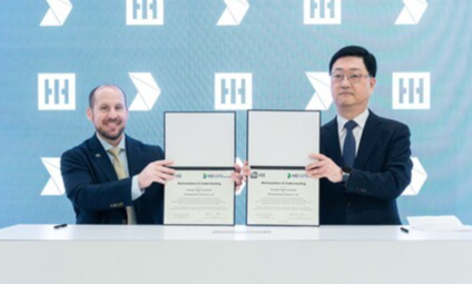HD현대와 헌팅턴 잉걸스는 7일(현지시간) 미국 워싱턴D.C.에서 열린 ‘해양항공우주 전시회(SAS 2025)’ 헌팅턴 잉걸스 전시관에서 HD현대중공업 주원호 특수선사업대표(사진 오른쪽)와 잉걸스 조선소 브라이언 블란쳇 사장이 참석한 가운데 선박 건조 생산성 향상 및 첨단 조선 기술 협력을 위한 양해각서(MOU)를 체결했다. /사진=HD현대