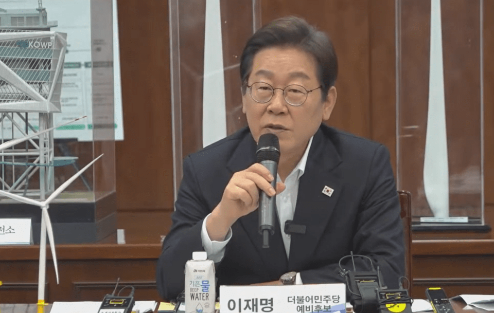 이재명 더불어민주당 대선 경선 후보가 전북 김제시 한국농어촌공사 새만금33센터에서 열린 재생에너지 현장 간담회에서 발언을 하고 있다./이재명 후보 유튜브 캡쳐