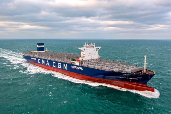 HD현대삼호가 2022년 인도한 1만5000TEU(1TEU는 20피트짜리 컨테이너 1대분)급 LNG 이중연료 추진 컨테이너선. /사진=HD한국조선해양