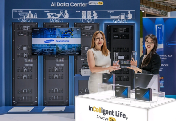 인터배터리 유럽 2025에 참가한 삼성SDI. 사진은 삼성SDI의 '인터배터리 유럽 2025' 부스에 전시 중인 '더 스마터 E 어워드 2025'의 '어워드 위너' 선정 제품. /삼성SDI 제공