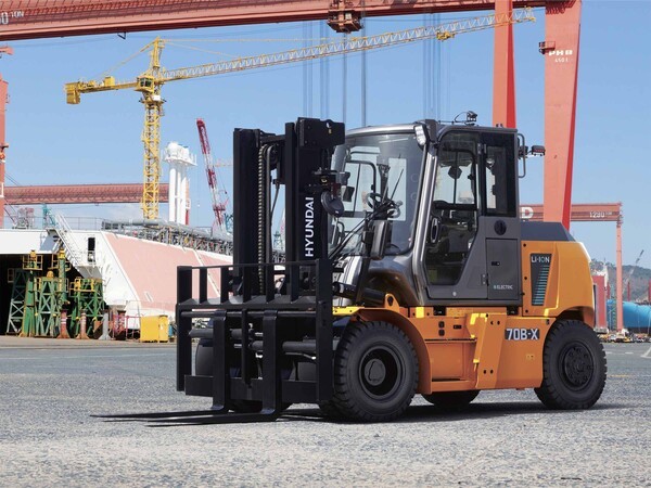 HD현대사이트솔루션이 오는 6월 출시하는 중대형 전동 지게차. /사진=HD현대사이트솔루션