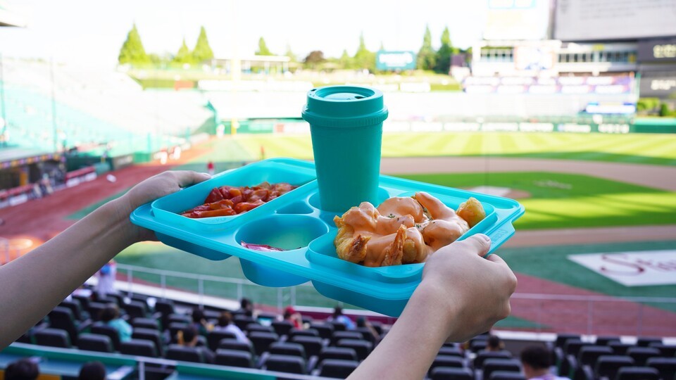 야구장을 비롯해 다양한 축제 및 행사 등에도 다회용기 제공 서비스를 펼치고 있는 잇그린. /잇그린 제공