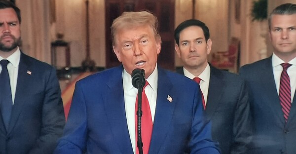 도널드 트럼프 미국 대통령이 지난 21일(현지시간) 백악관에서 이란 핵시설 공격에 대해 발표하는 장면./TV캡처