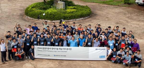지난 6월 30일부터 7월 4일까지 라오스 비엔티안의 '한국-라오스 직업기술개발원'에서 정비기술 재능기부 봉사를 진행한 현대자동차. /현대자동차 제공