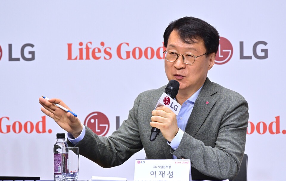 지난 8일 마곡 LG사이언스파크에서 열린 기자간담회에서 HVAC 전략방향과 AI 데이터센터향 솔루션 등을 소개하고 있는 이재성 LG전자 ES사업본부장 부사장. /LG전자 제공