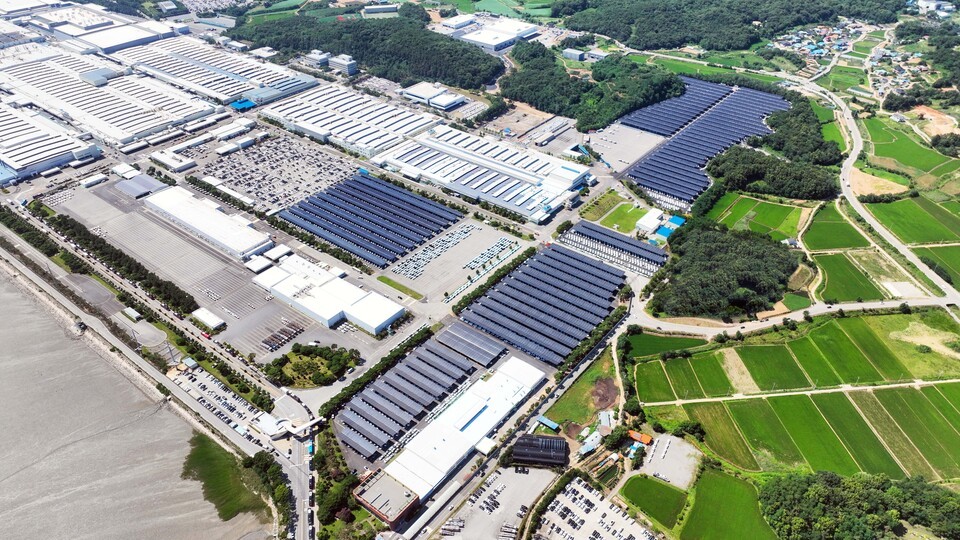 국내 사업장 최초로 재생에너지 구매 계약을 바탕으로 재생에너지가 도입되는 기아 오토랜드 화성. /기아 제공