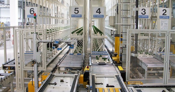 자동차 공장 내에 구축된 스마트 물류시스템./사진=현대무벡스